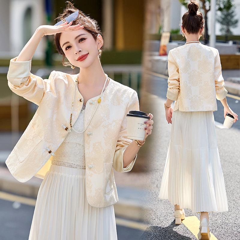 

Весна 2025 Женская куртка в китайском стиле жаккардовая с круглым вырезом однобортная короткая YB8862 XL (63-70 kg) бежевый