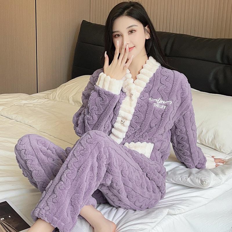 

Korean Style Casual Women s Coral Fleece Pajamas - Velvet Thickened, Warm, Plus Size Autumn/Winter Homewear Set Women s XXL [67.5-75 kg]