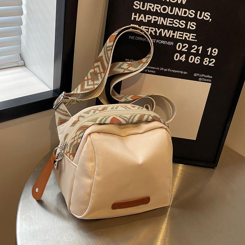 Bags New Canvas Bags Breast Bags Autumn and Winter Women's Bags Versatile Messenger Bags Shoulder Fanny Packs Shell Bags Small Bags