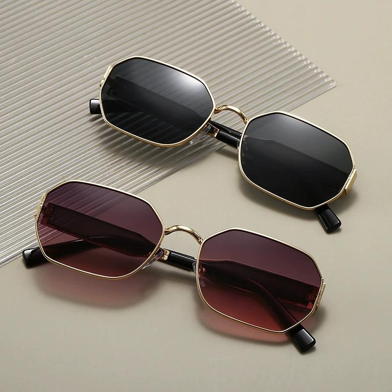 Non-polarized Women Square Metal Frame Sunglasses Male Retro Personality Simple Sun Glasses Fashion Comfortable Leisure Shades