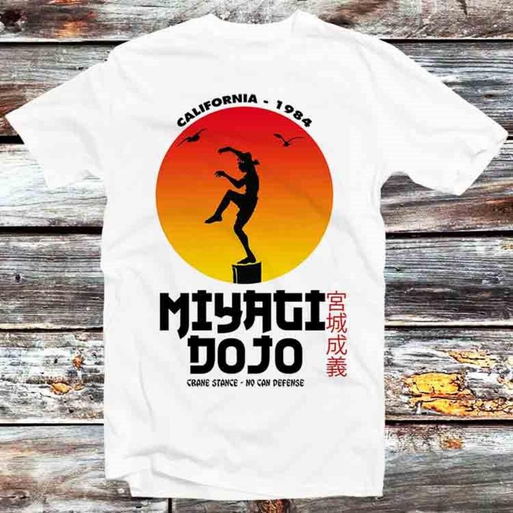 

Футболка 230GSM 100% хлопок Miyagi Do Dojo California 1984 Karate Kid 80s футболка винтажная ретро крутой подарок мужская женская унисекс мультяшный аниме топ футболка B832 XS белый