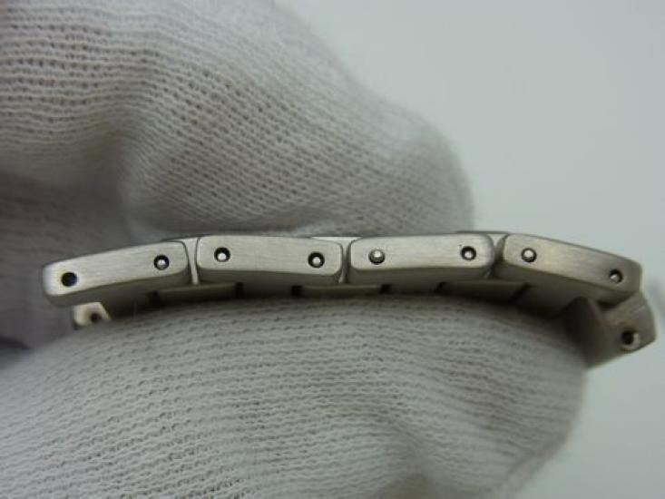 CASIO PRO TREK Manaslu Titanium with no men's PRX-7000T 4-link replacement, scratches.