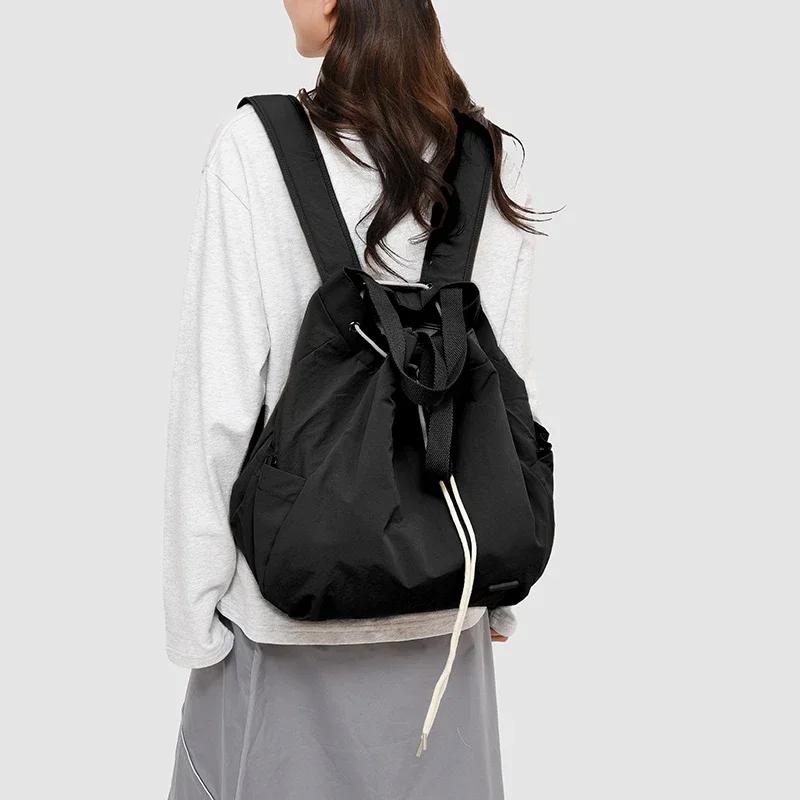 Nuovi Zaini Coulisse Monocolore Morbidi in Nylon 2026 Zaini Casual di Alta Qualità per Donne Filo da Cucito Versatile Borse Scolastiche
