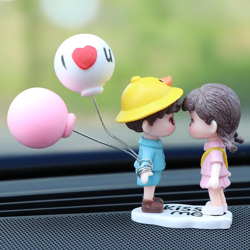 Cute Kissing Couple Dolls: Electric Car Interior Ornaments