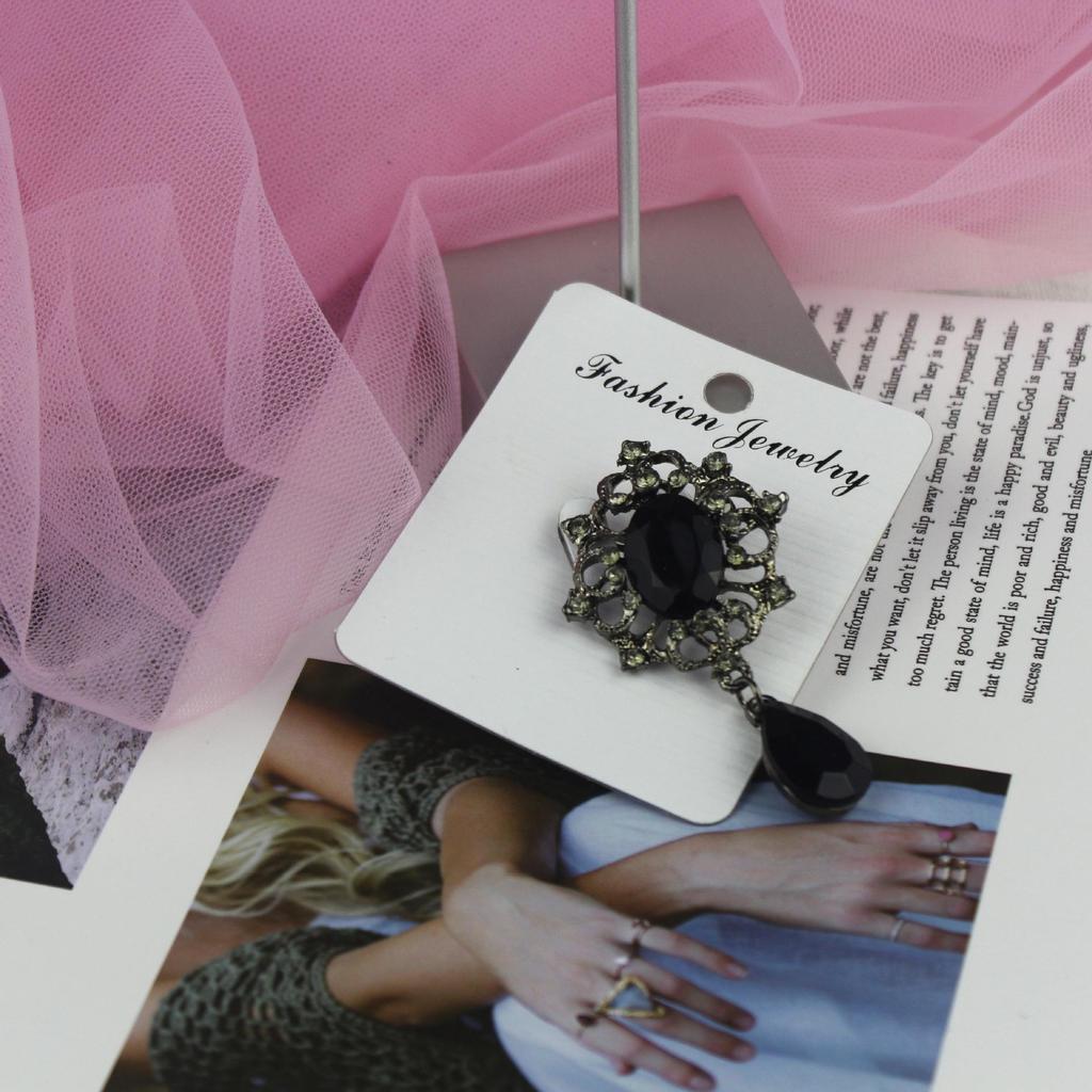 Elegant Water Drop Crystal Brooch - Versatile Diamond Pendant Pin for Clothing Accessories