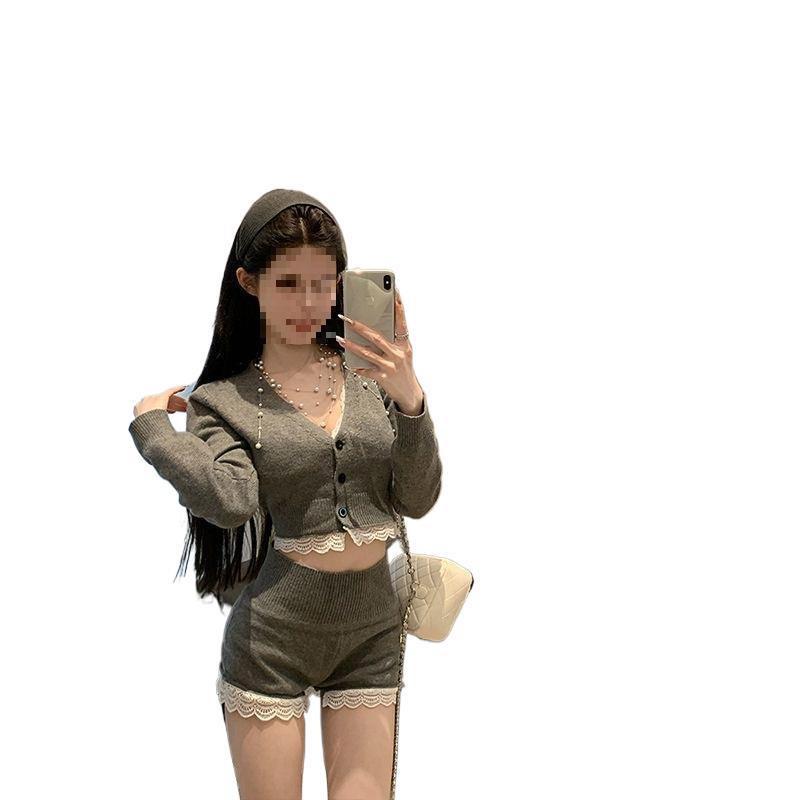 2024 Early Autumn Retro Lace Trim High Waist Knit Shorts - Slimming Gray Women's Fashion