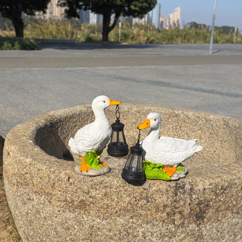 American Animal Resin Duck Solar Lamp for Outdoor Garden Decor