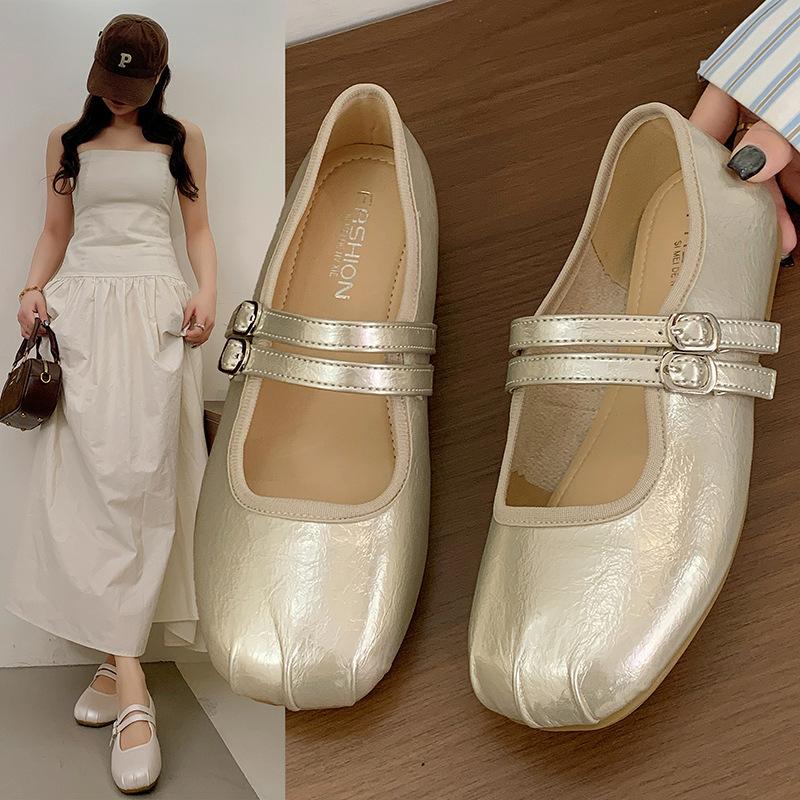Silver Internet celebrity Mary Jane shoes retro French skirt popular new flat 2025 light mouth single shoes women's summer