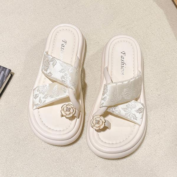 Fashion Shoes Women Slippers Summer Pantofle Shale Female Beach Slides Platform Fashion Soft 2025 Sabot Luxury Scandals Shoes Woman 202