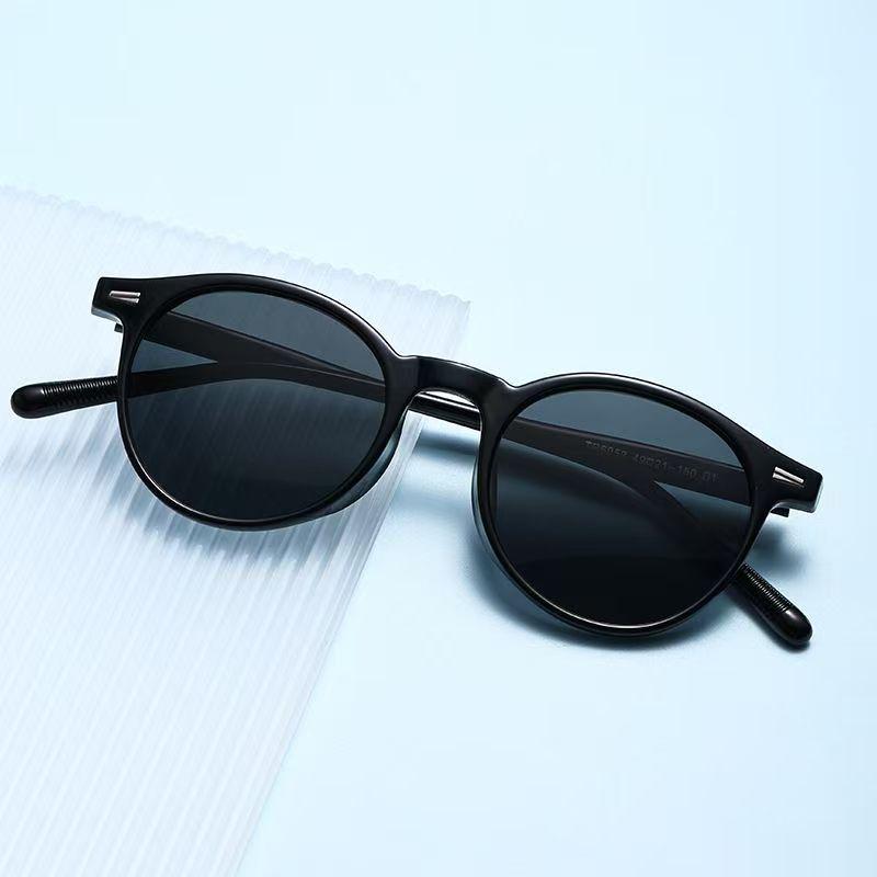 New Small Frame Round Sunglasses Woman Vintage Brand Travel Classic Eyeglasses Female Fashion Retro Shades UV400 Eyeglass