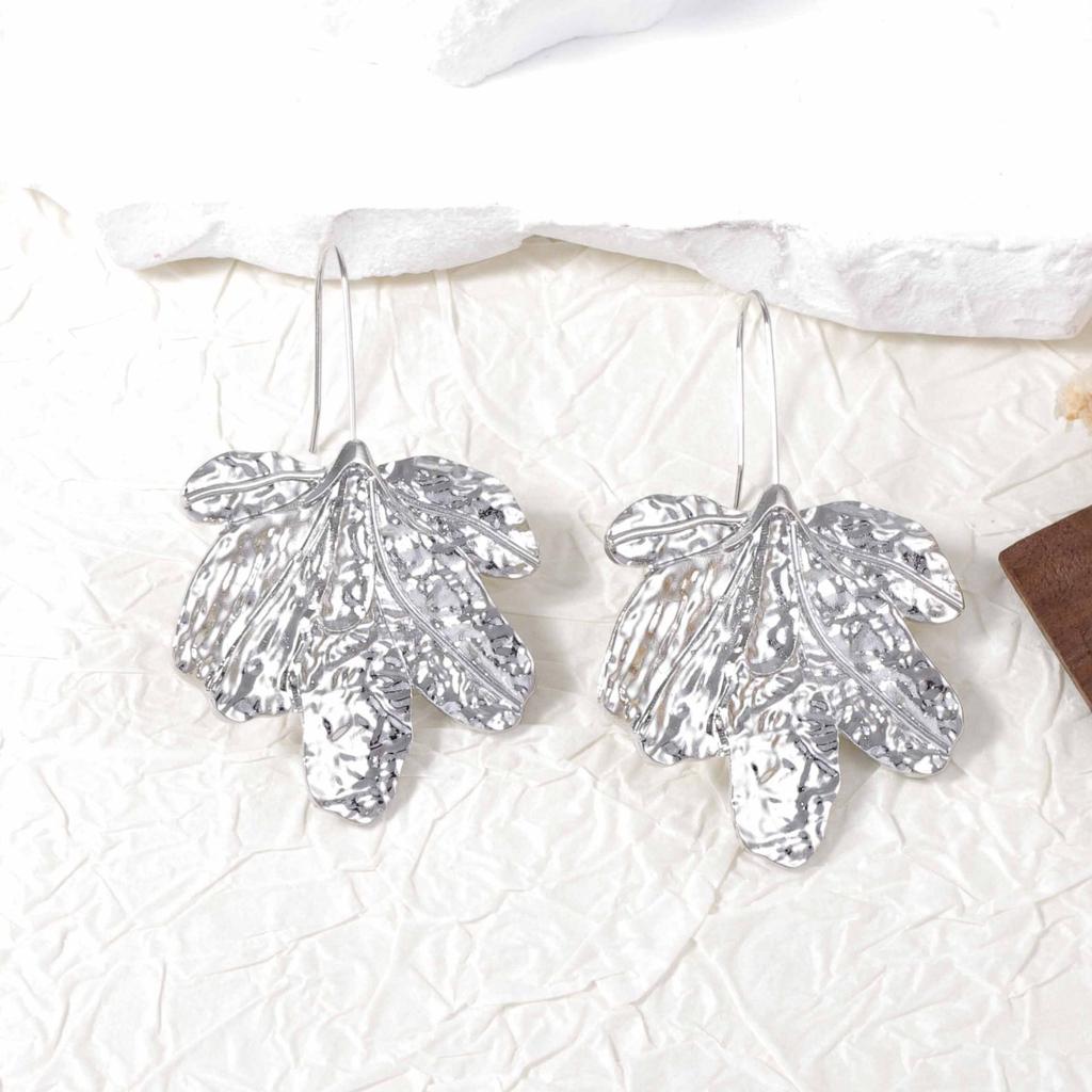 Simple golden maple earrings