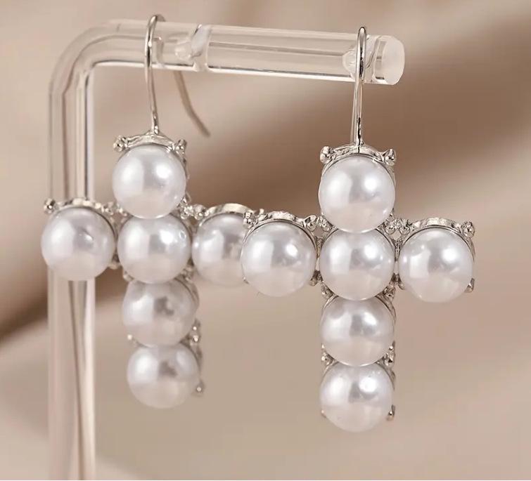 Elegant High-End Women s Earrings: Light Luxury Niche Design