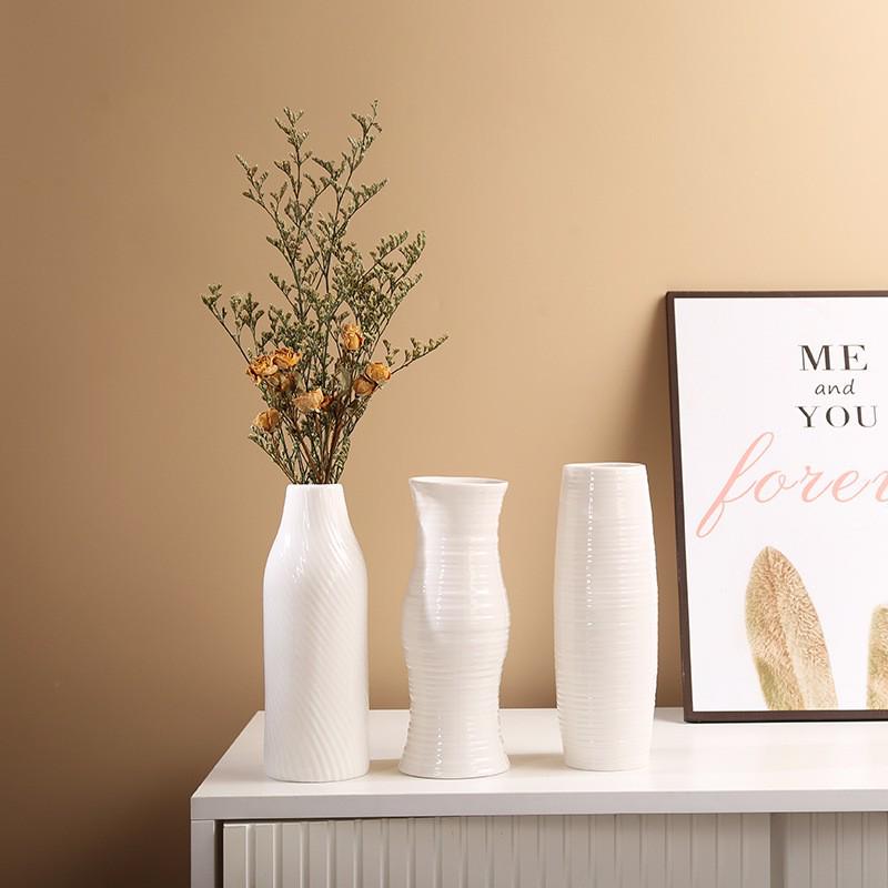 Retro White Ceramic Flower Vase – Creative Ornament for Living Room or Dining Table, Perfect for Hydroponic and Fresh Flowers with a High-End Feel.