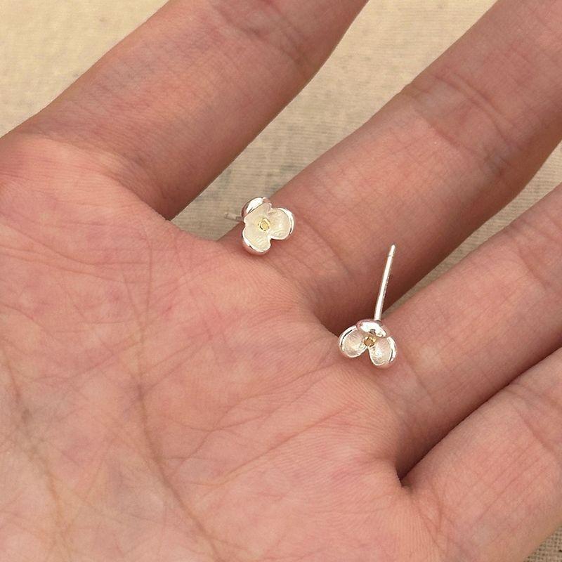 

Sterling Silver Flower Ear Studs Women s Simple Temperamental All-Match Ear-Caring Ear Bone Stud Special-Interest Design Accessible Luxury Earrings Pair of Flower Stud Earrings