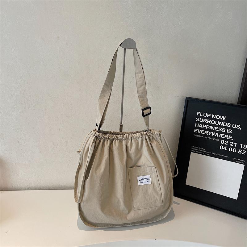 

Large capacity bucket bag women 2025 new bag fashion casual shoulder bag niche design commuter bag