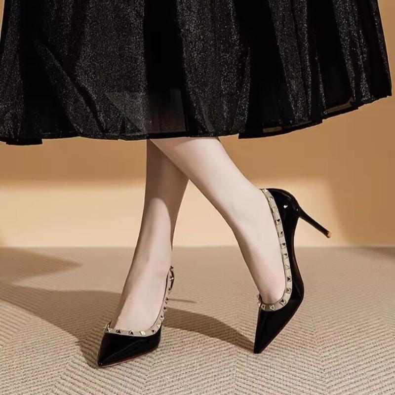 

Single Shoe Fashion Pointed Toe Shallow Rivet Patent Leather Slide-In Stiletto Non-Slip Pumps 35 чёрный
