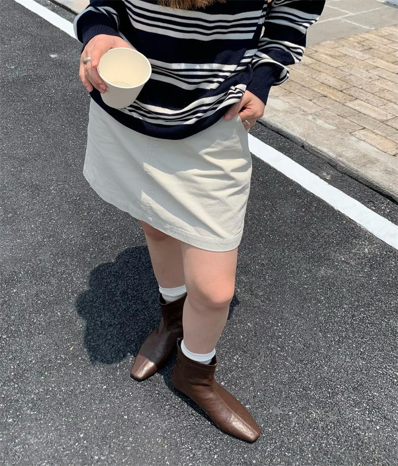 Korean version of the new flat-bottomed short Chelsea boots, small square pointed head, low heel, inner height-increasing soft leather bare boots, a