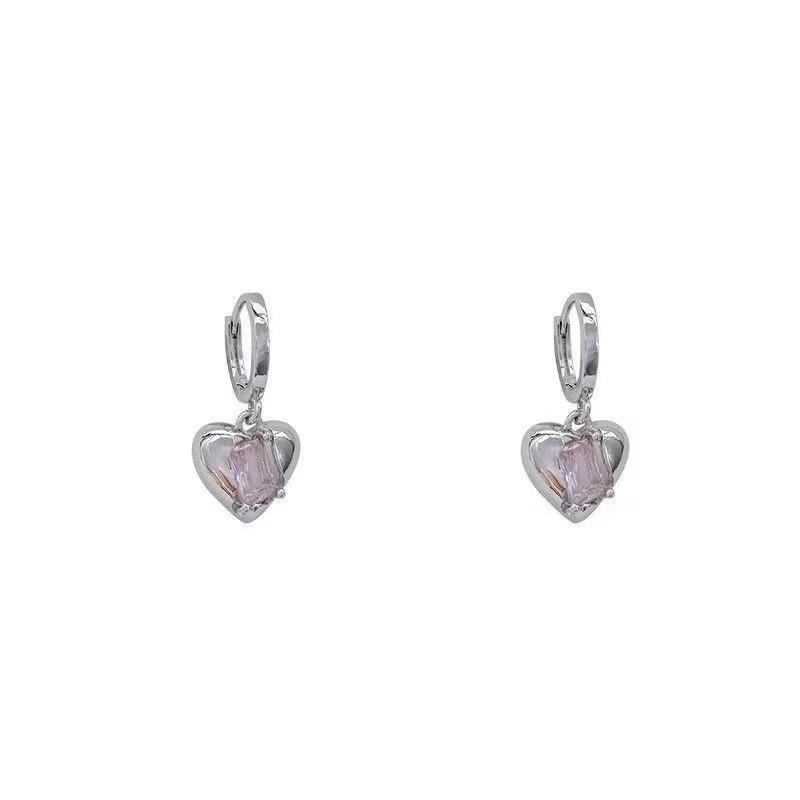

Sweet and cool diamond-set love stud earrings New trendy niche design high-end earrings Women s earrings