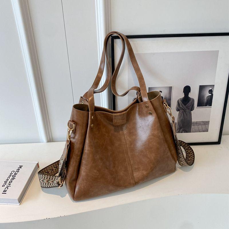 Commuter Versatile Underarm Large Capacity Bag Women's Trendy Retro Fashion Tote Shoulder Bag