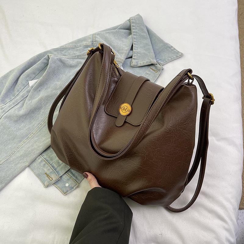 New Women's Bag, Large-capacity Commuter Oblique Span Bag, Magnetic Buckle Shoulder Bag, Bucket Bag, Deformed Student Backpack.