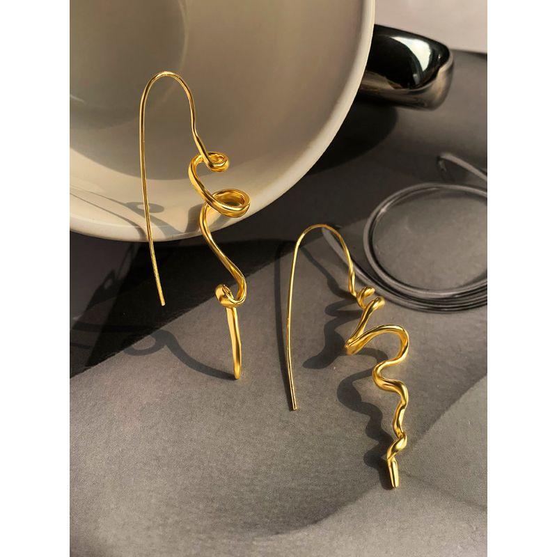 European, American and French Style Gold Three-Dimensional Irregular Earrings Female Niche Design High-Profile Earrings Cold Wind Graceful Earrings