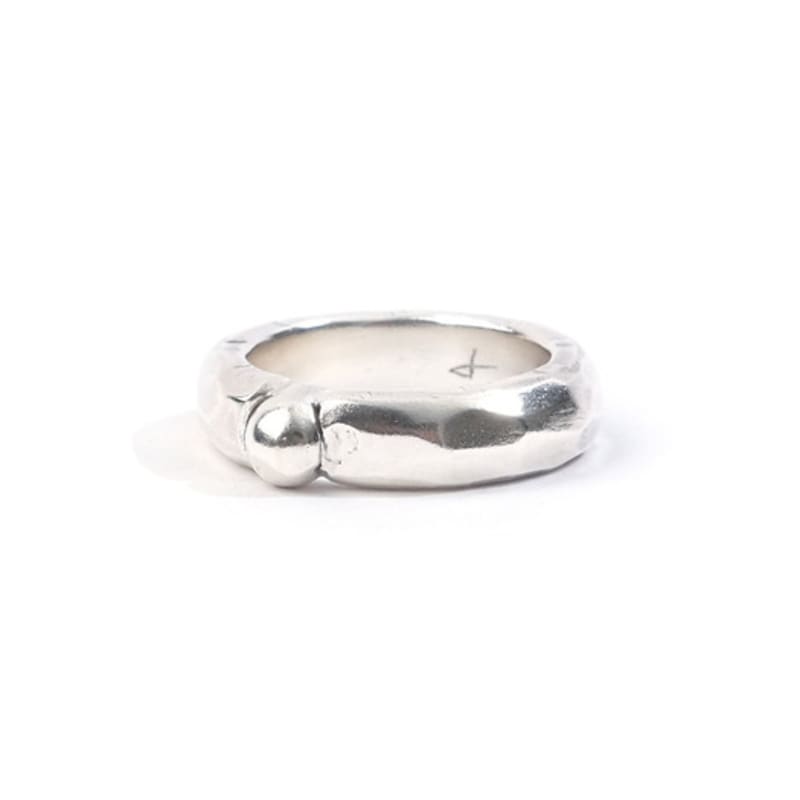 SEWNSWEN SILVER BALL HAMMERED RING