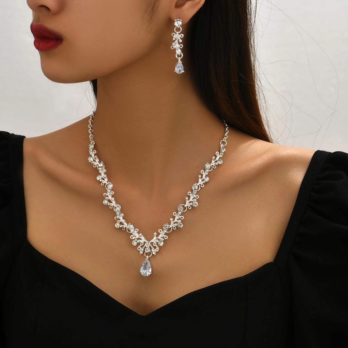 Manufacturer s direct sales of alloy wedding necklaces, earrings, bridal wedding accessories, banquet women s jewelry