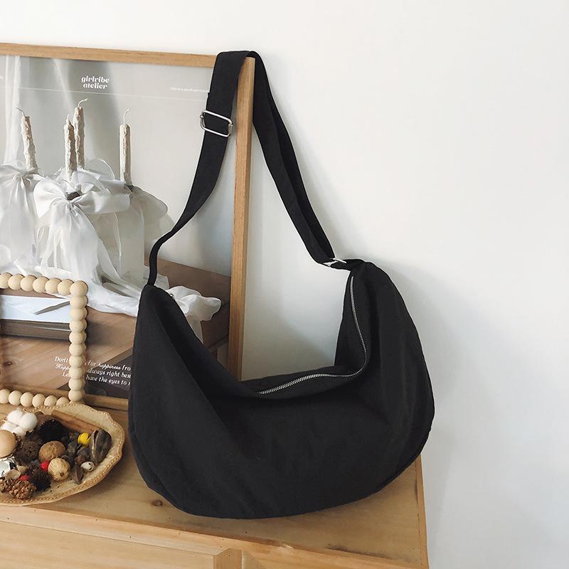 Simple Lazy Style Lightweight Nyl Dumpling Bag 2026 New Casual Versatile Messenger Bag Women's Large Capacity Shoulder Bag