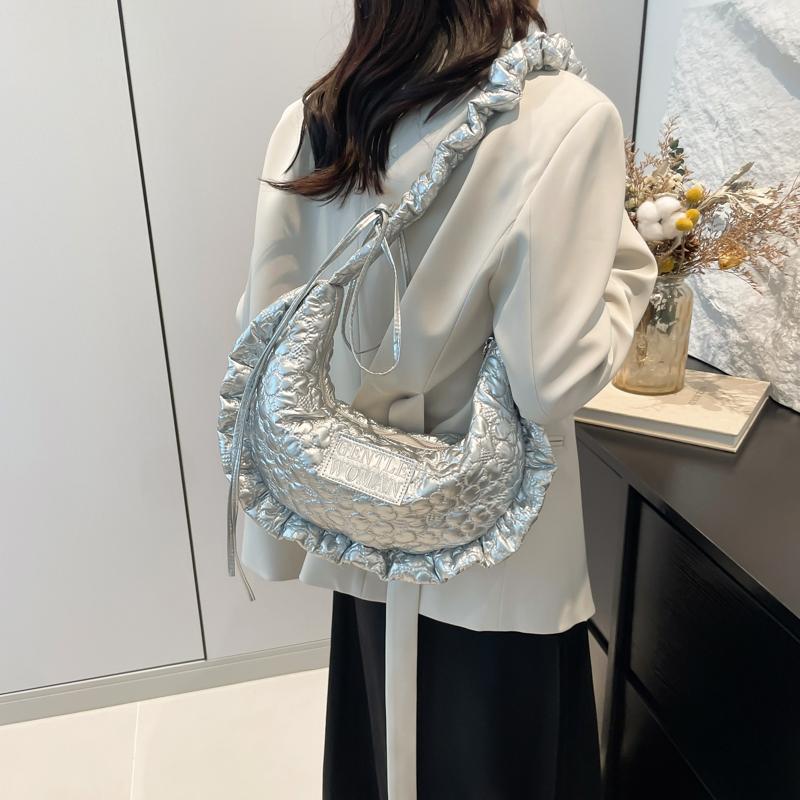 

Puffer Shoulder Bag Soft Crossbody Bag Large Capacity Dumpling Bag with Adjustable Strap Handbag for Women Work Shopping Travel срібний