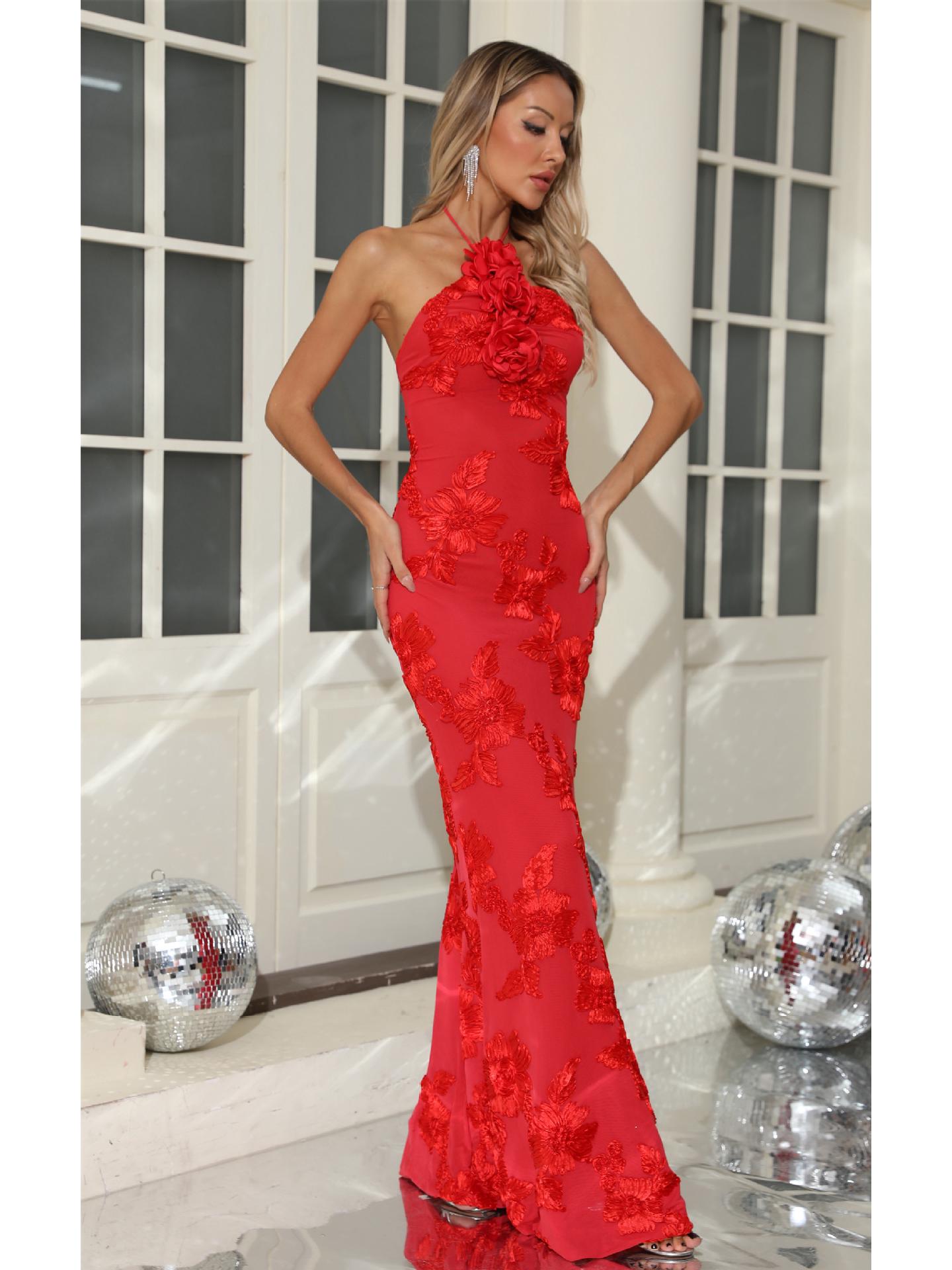 

2024 Hot Style Women s Halter Neck Dress with Flower Decoration and Slim Fit Design красный