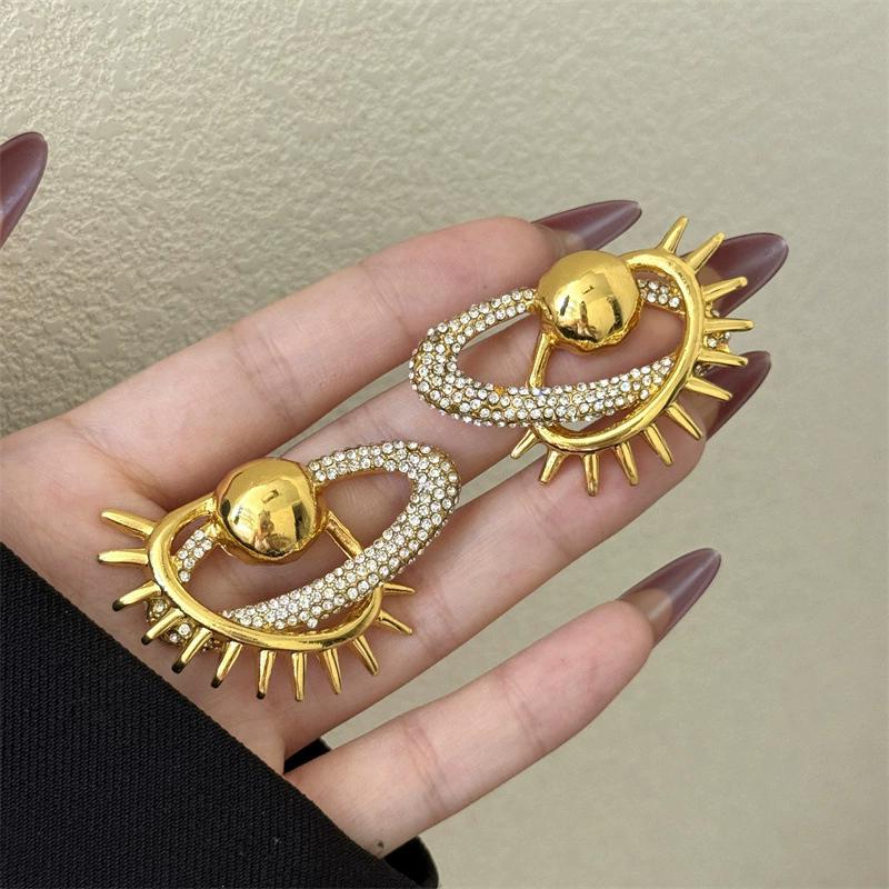 Ins Retro Eye Earrings Exude Unique And Exaggerated Feminine Fashion Sense Stud Jewelry Personalized Accessory For Women