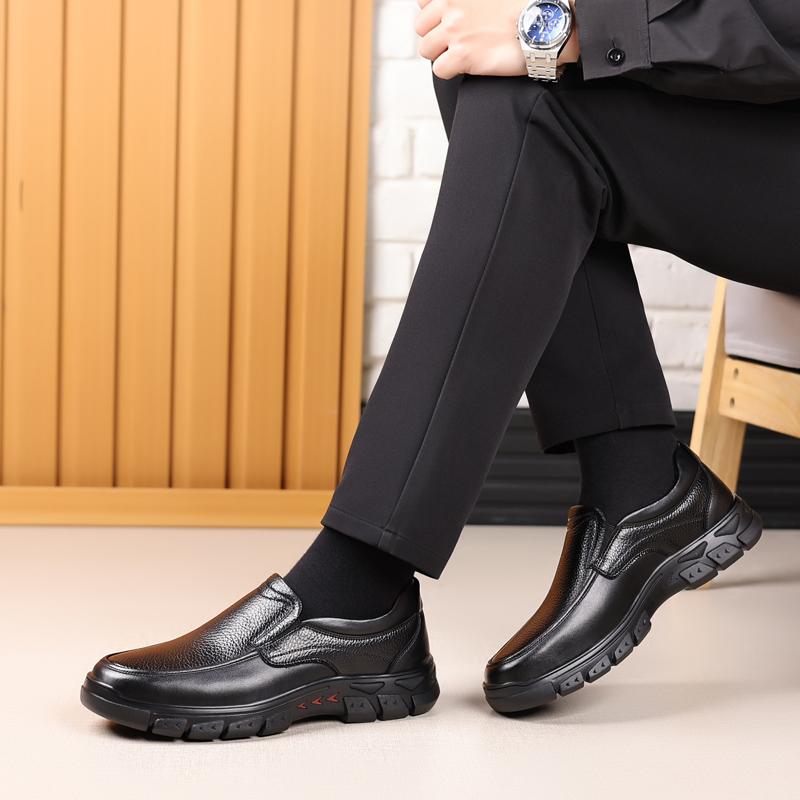 Fashion Men's Leather Shoes slip on Spring autumn moccasins Comfortable Sneakers Male Designer Loafers Fashion Versatile Men black Shoes