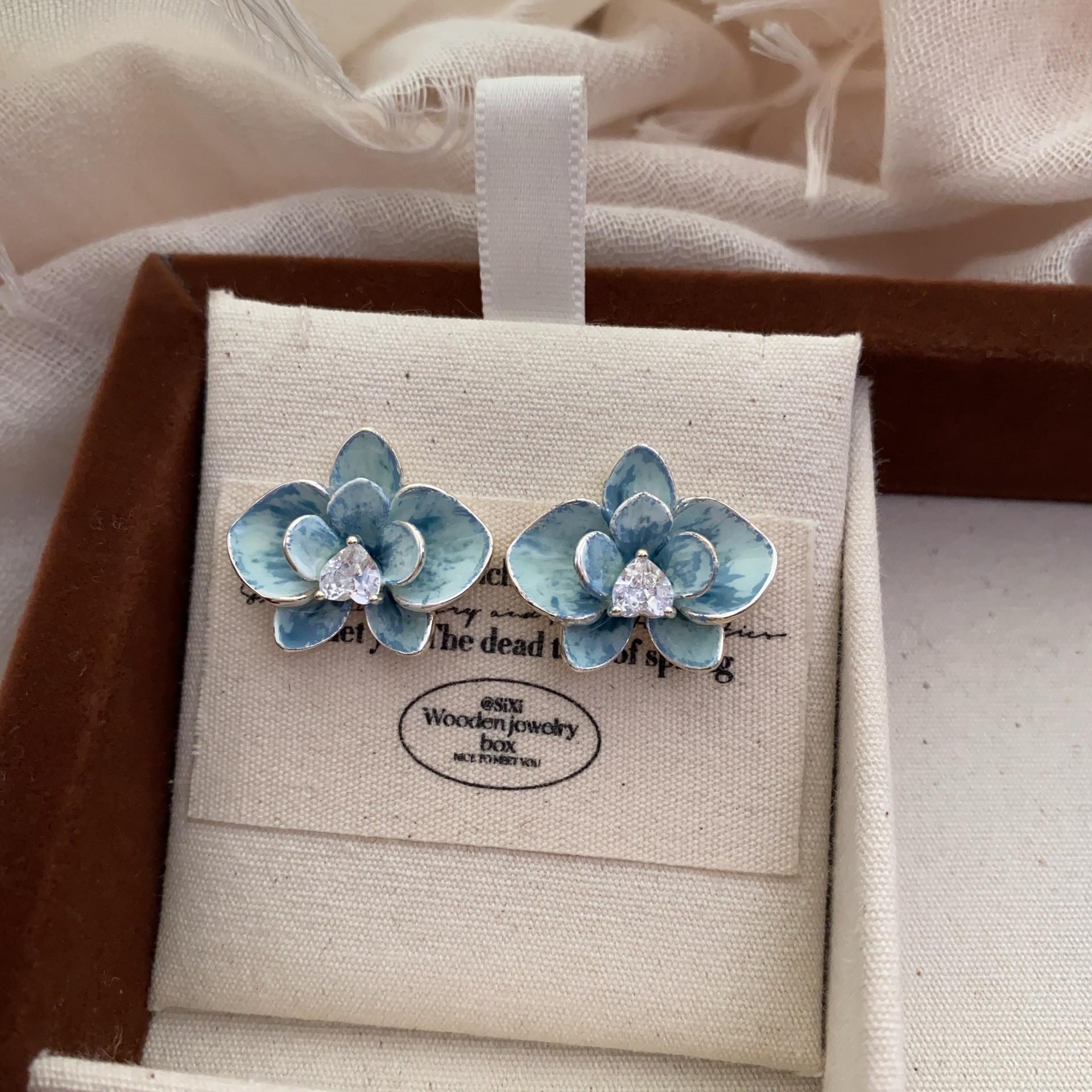 French light luxury flower oil stud earrings femininity simple niche unique versatile earrings high-end design earrings