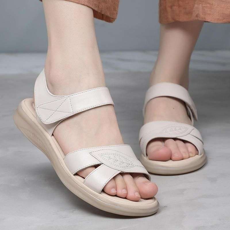 Cow Tendon Sole Mother Shoes Sandals Women Go Out Flat Summer New Comfortable and Lightweight Middle-aged and Elderly Leather Sandals.
