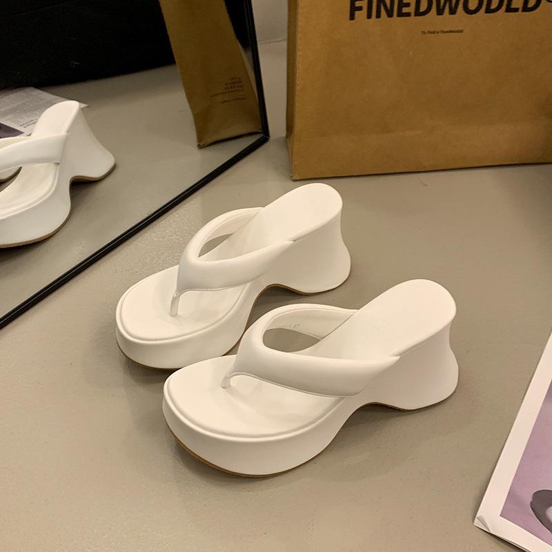 

Каблук-танкетка, толстая подошва, супервысокий каблук, крутые шлепанцы, женская летняя обувь, модные новые универсальные шлепанцы 40