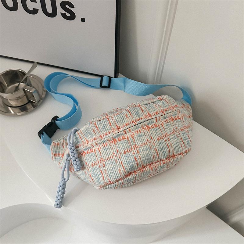 

Japanese cute soft girl bag female Korean version simple 2024 plaid breast bag college style casual messenger back fanny pack синій