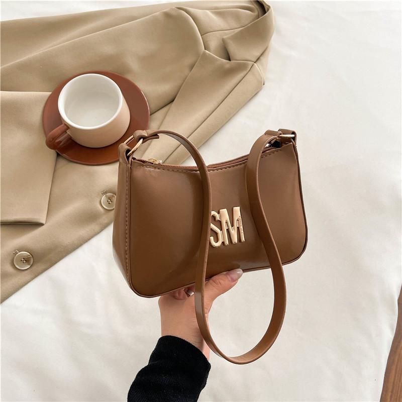 

Foreign style women s bags 2025 summer new European and American texture popular letter commuting trend portable messenger bag tide коричневий