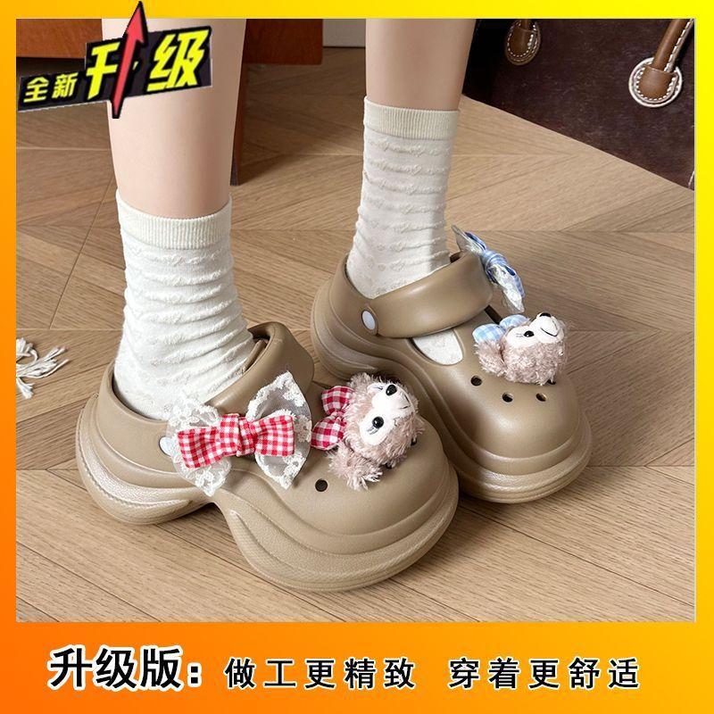 

2025 новые мультяшные милые кукольные туфли с отверстиями для женщин для ношения летом для увеличения роста на толстой подошве, пляжные шлепанцы и полушлепанцы для женщин 40