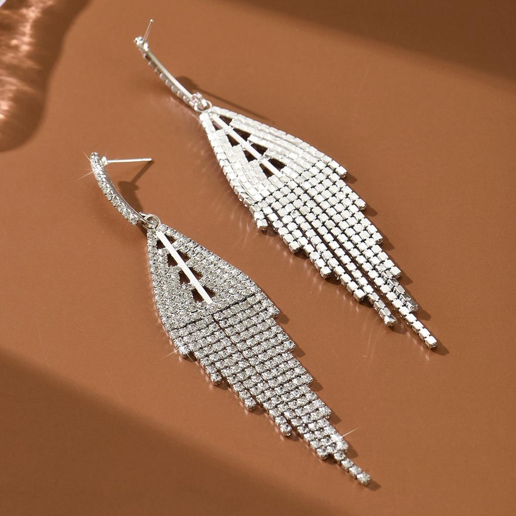 Fashionable new shiny full diamond design earrings with elegant and luxurious style, high-end ear accessories for women
