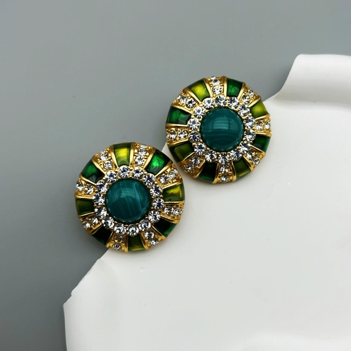 

Medieval Enamel Color Gradient Green Full Inlaid With Niche Circular Earrings Ear Clips