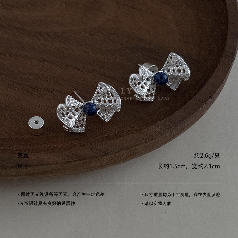 Retro hollow bow stud earrings, natural stone embellishment with diamonds, niche light luxury, sweet and cool temperament, high-end earrings for women