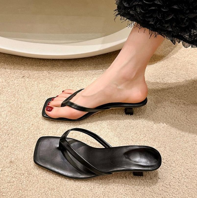 Verão Couro Macio Bico Quadrado Gato com Chinelos Moda Feminina Cinto Fino Salto Fino Solado Macio Chinelos chanclas mujer chinelo