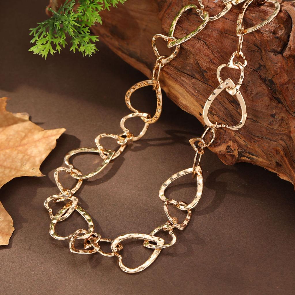 New exaggerated hollow love ring long necklace, women's fashion high-end heart-shaped sweater chain
