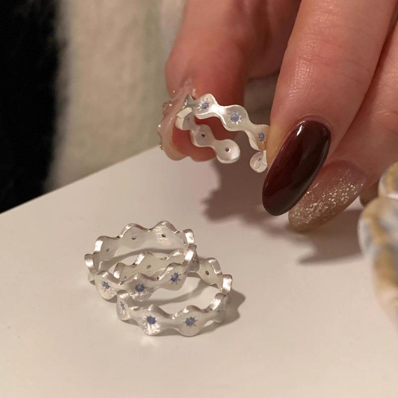 Habu Blaue Sternförmige Wellenring für Damen, mit Glatter Oberfläche, Offenes Design, Verstellbar für Den Zeigefinger, Ein Wenig Bekannter Stil.