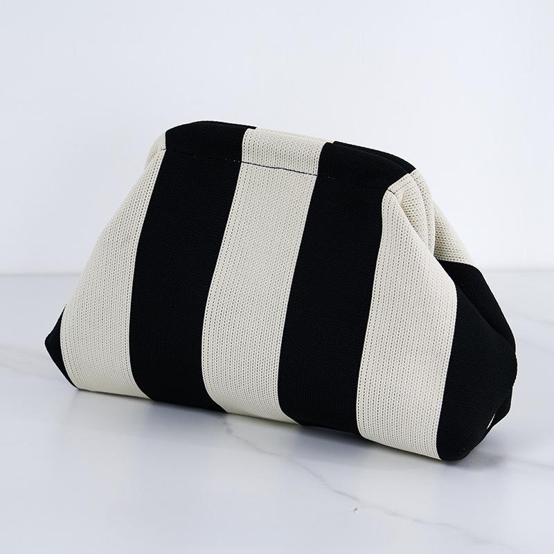 XYNN Zomer strand clutch tas voor vrouwen geweven haak handtassen portemonnees breien dumpling clutch gerimpeld schattige wolk casual colorblock tas zwart
