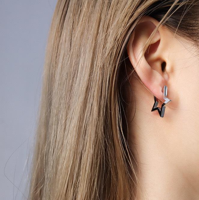 Women's Luxurious Smooth Star-Shaped Ear Clips - Elegant and Unique Design