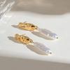 Ohrstecker aus Edelstahl mit unregelmäßigen goldenen geometrischen Anhängern für Geschäftsevents und Zusammenkünfte