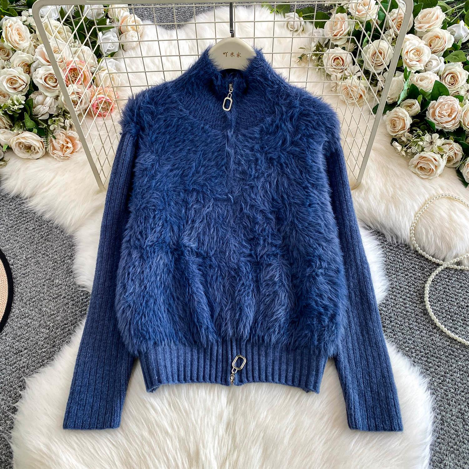 Женская куртка из искусственного меха на молнии со стойкой воротником для зимы, сшивная, приталенного силуэта и стройнящий вязаный женский свитер one size темно-синий