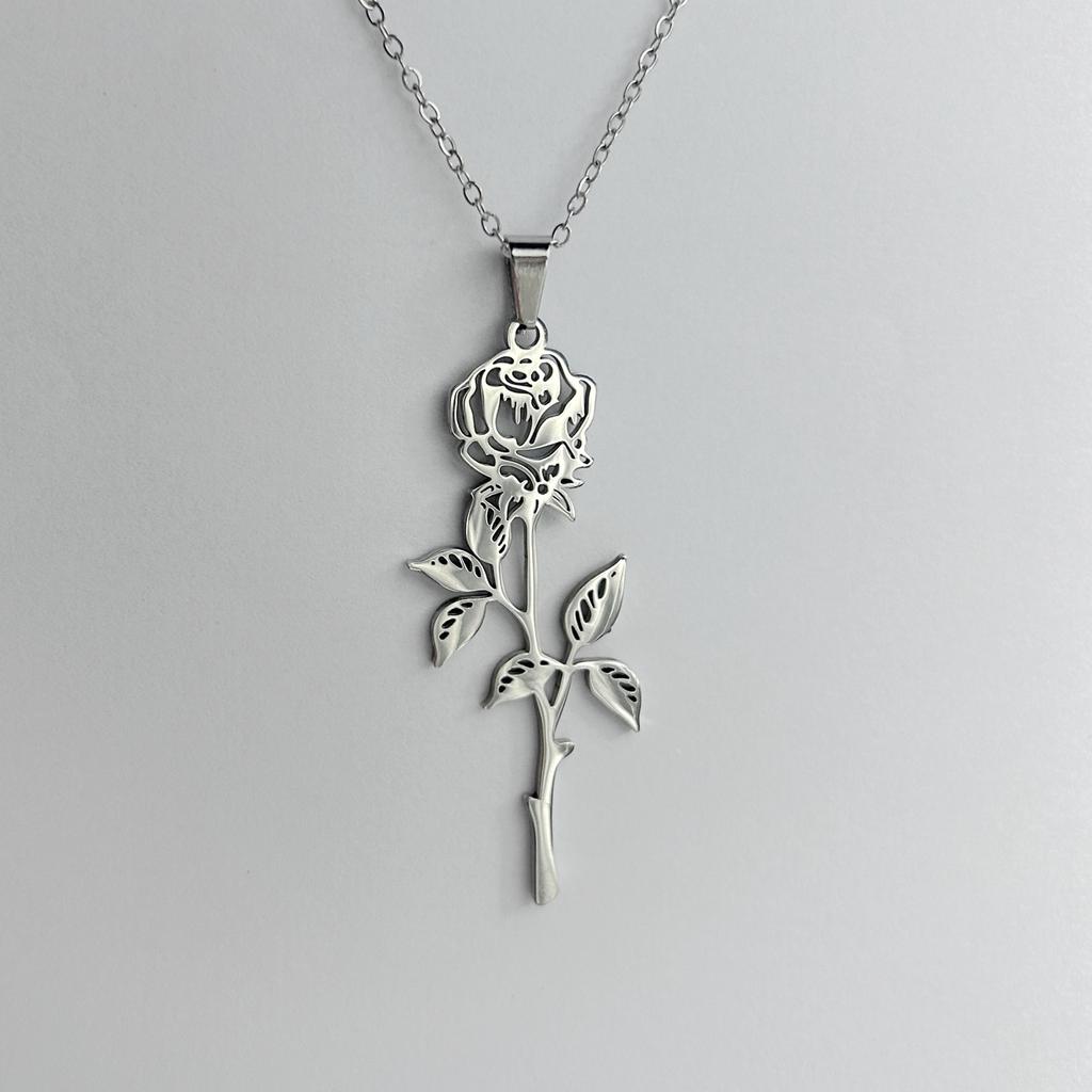A stylish and simple stainless steel rose pendant necklace, rose chain, clavicle chain for friends, girlfriends, birthdays, Valentine's Day gifts