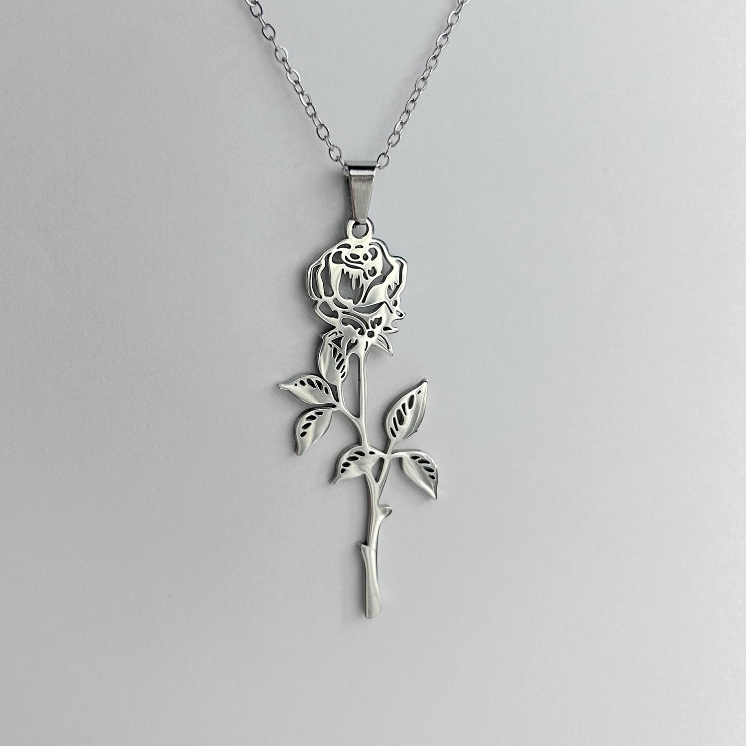 

A stylish and simple stainless steel rose pendant necklace, rose chain, clavicle chain for friends, girlfriends, birthdays, Valentine s Day gifts